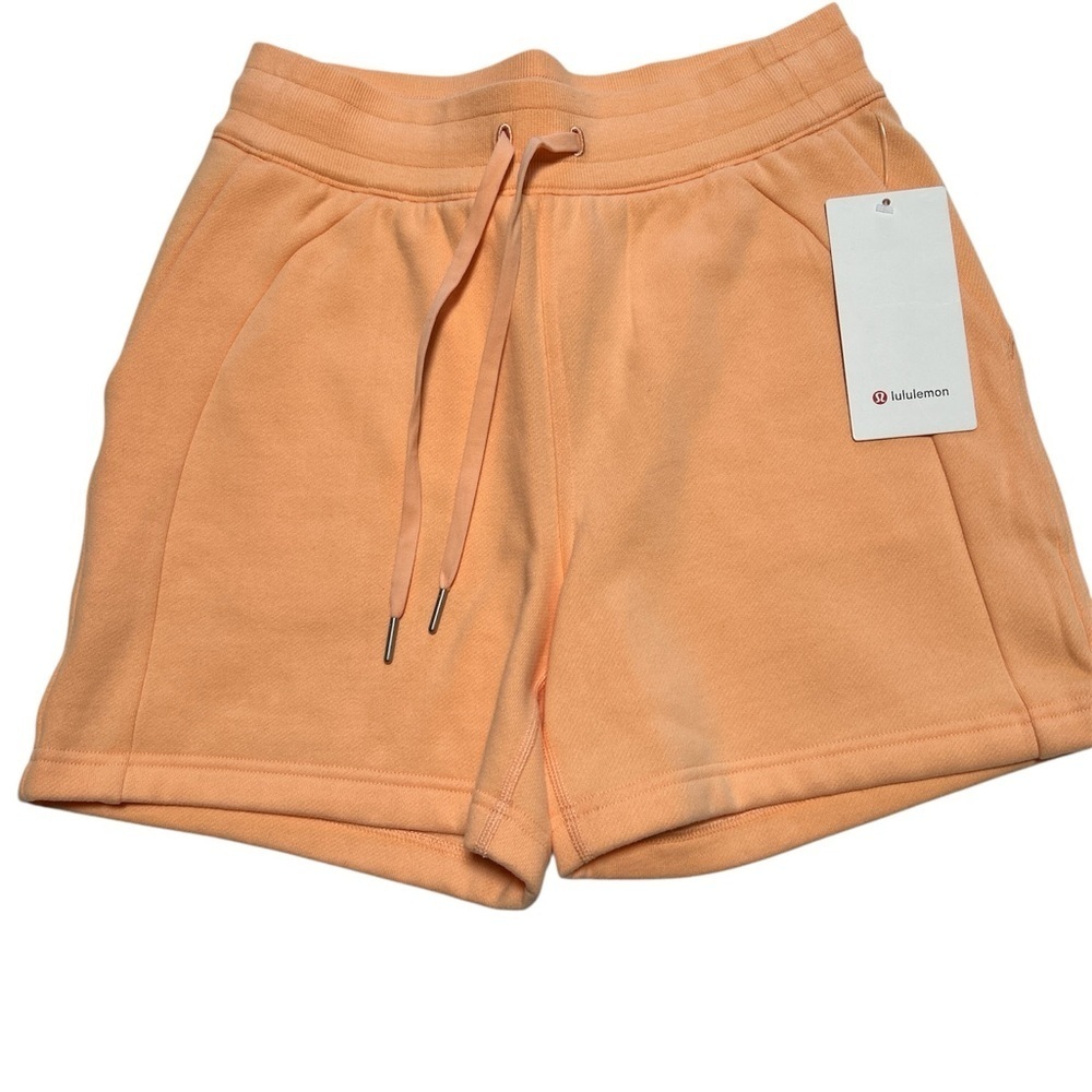 lululemon athletica Women’s Scuba Athletic Shorts Orange Peach Color SZ 4 NWT